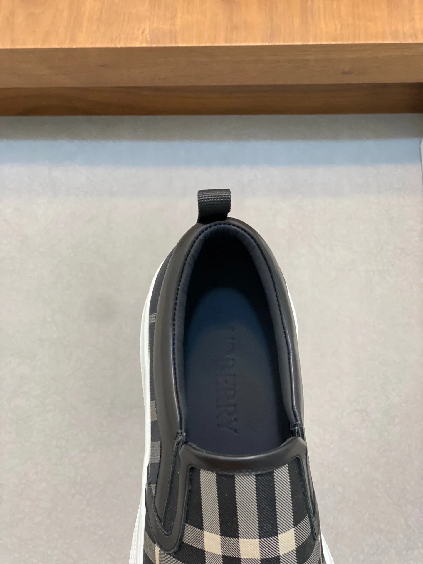P380 [BURBERRY] Burberry - Upper: imported 🔝 brand totem cloth, - Inner lining: cowhide lining, feet; water-dyed cowhide - Outsole: ultra-light TPR rubber; two-color molded outsole - Super high quality control·Fine workmanship: highlighted (high-end, extravagance, grade) -Size: 38-44 (Male 45, can be customized)·